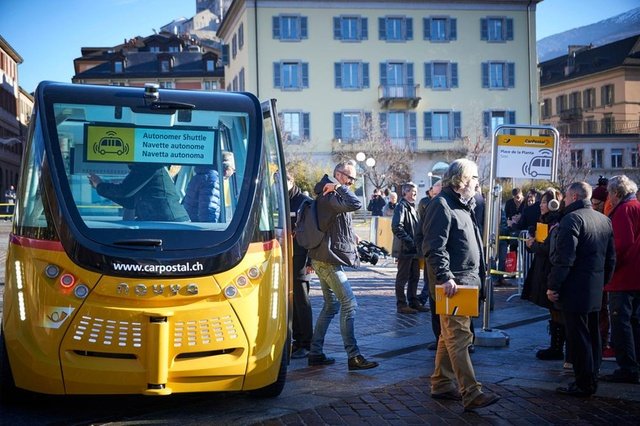 Driverless bus in sion (Keystone)